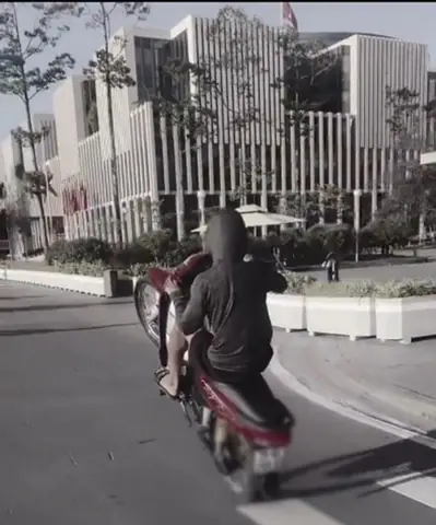 Các Hành Vi Điều Khiển Xe Chạy Bằng Một Bánh Đối Với Với Xe Hai Bánh Cũng Bị Tịch Thu Phương Tiện. Các Hành Vi Điều Khiển Xe Chạy Bằng Một Bánh Đối Với Với Xe Hai Bánh Cũng Bị Tịch Thu Phương Tiện.