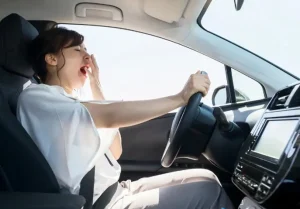 Chong Buon Ngu Khi Lai Xe