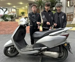 Bắt Ba Thiếu Niên Chặn Xe, Gí Dao Vào Cổ Cướp Tài Sản Người Đi Đường - Ảnh 1.