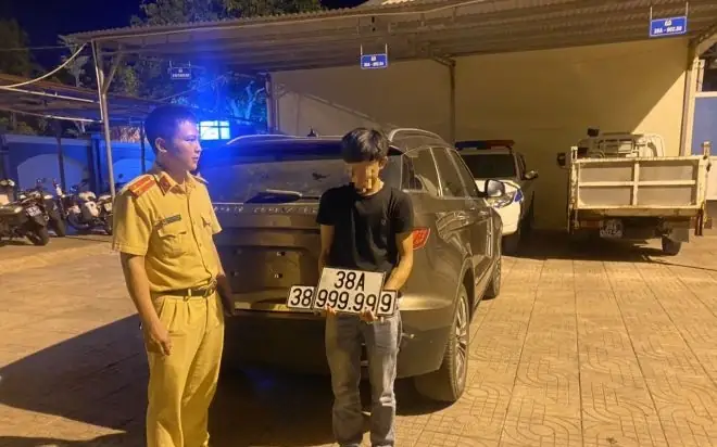 Cảnh Sát Giao Thông Toàn Quốc Tập Trung Xử Lý Hành Vi Sử Dụng Biển Số Xe Không Đúng Quy Định