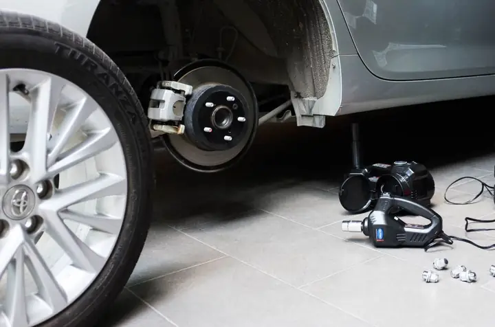 Một Số Lưu Ý Khi Thay Lốp Xe Ô Tô Dự Phòng Một Số Lưu Ý Khi Thay Lốp Xe Ô Tô Dự Phòng