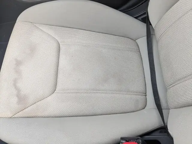 Ghế Xe Ô Tô Làm Bằng Gì? Các Vật Liệu Phổ Biến Nhất