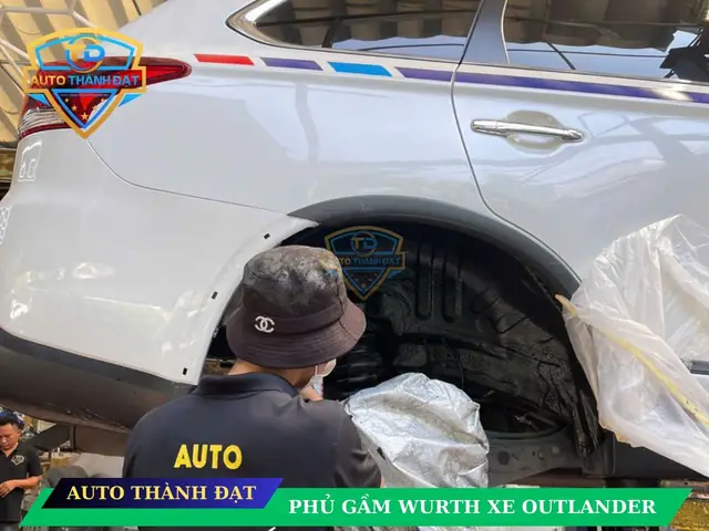 Phủ Gầm Xe Outlander