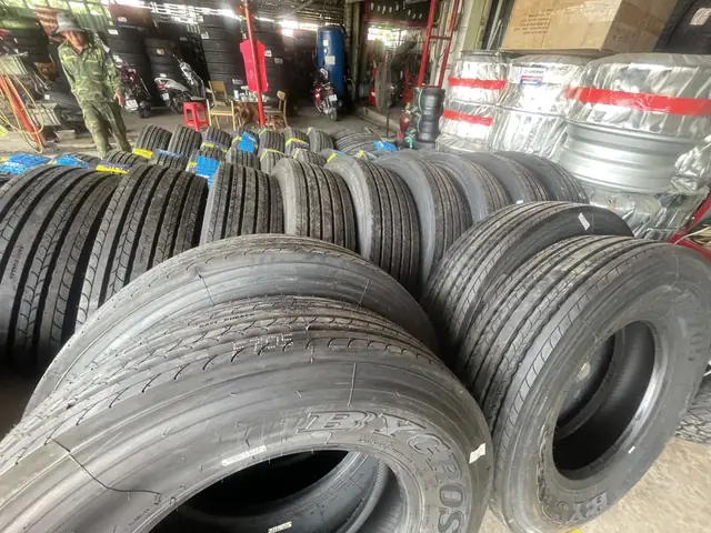 Thay Lazang ( Mâm Xe Ô Tô) Lốp Xe Lưu Động Giá Rẻ Tại Bình Dương