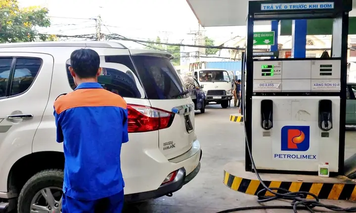 Lượng Xăng Nên Đổ Khi Thuê Xe Tự Lái