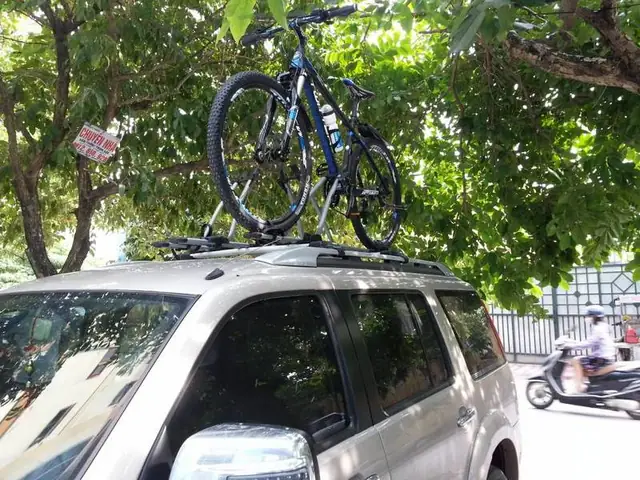 Chằng Xe Đạp Trên Nóc Ô Tô Có Bị Xử Phạt?