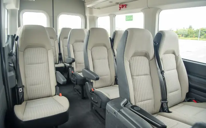 8. Hình Ảnh Xe 24 Chỗ Thực Tế