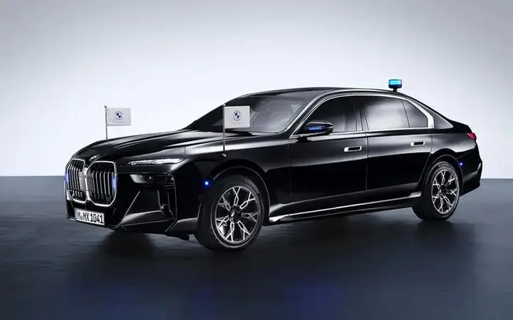 Bmw 7-series An Toàn Nhất Thế Giới: Chống Đạn, Chống Bom Mìn, Lốp Thủng Vẫn Chạy Tiếp Được