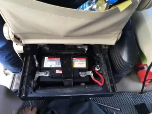 5. Vị Trí Ắc Quy Xe Ford Transit Nằm Ở Đâu ?