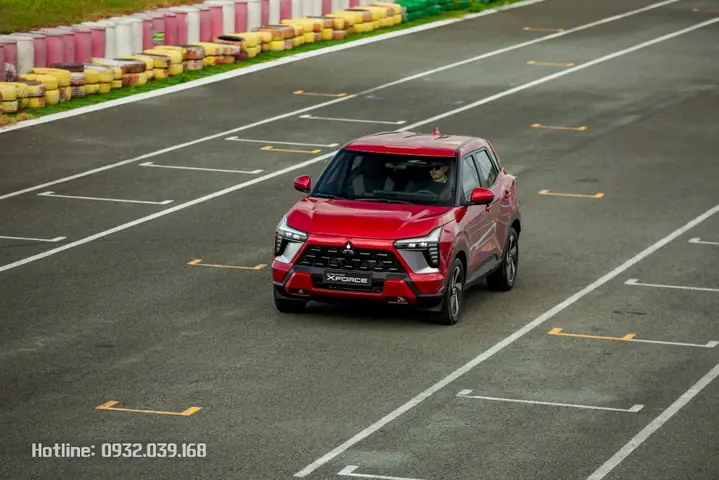 Hình Ảnh Thực Tếmitsubishi Xforce 2024 Phiên Bản Exceedmàu Đỏ