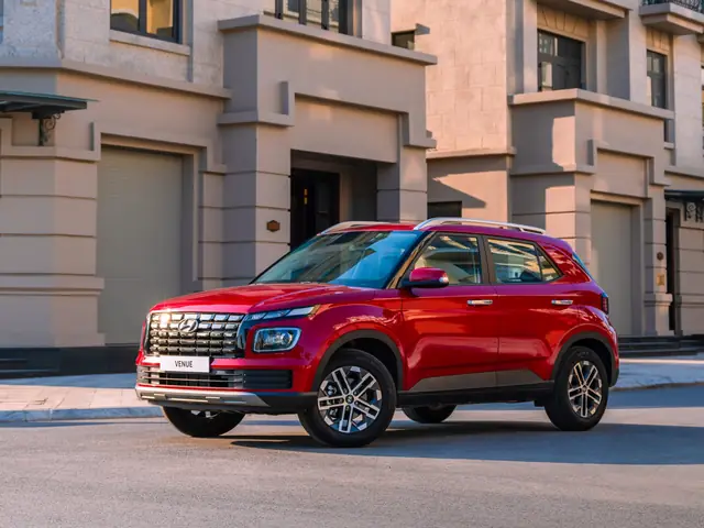 Phân Khúc Suv Hạng A Hiện Đang Chứng Kiến Sự Cạnh Tranh Khốc Giữa Bộ Ba Mẫu Xe Hyundai Venue, Toyota Raize Và Kia Sonet. Tuy Nhiên, Hyundai Venue Tỏ Ra Thắng Thế Hơn Hai Đối Thủ Còn Lại Nhờ Thiết Kế Nhỏ Gọn, Cứng Cáp Và Một Động Cơ Mạnh Mẽ.