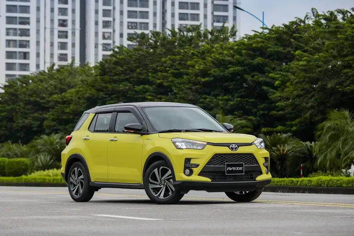 Phân Khúc Suv Hạng A Hiện Đang Chứng Kiến Sự Cạnh Tranh Khốc Giữa Bộ Ba Mẫu Xe Hyundai Venue, Toyota Raize Và Kia Sonet. Tuy Nhiên, Hyundai Venue Tỏ Ra Thắng Thế Hơn Hai Đối Thủ Còn Lại Nhờ Thiết Kế Nhỏ Gọn, Cứng Cáp Và Một Động Cơ Mạnh Mẽ.