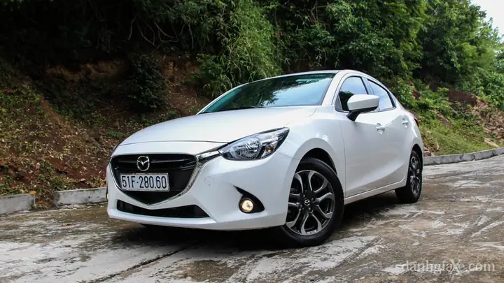 Giá Xe Ô Tô Mazda 2s 2015