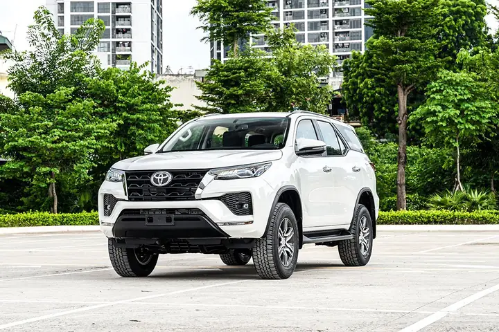 Giá Xe Ô Tô Hôm Nay 19/10: Toyota Fortuner Dao Động Từ 995 – 1.388 Triệu Đồng
