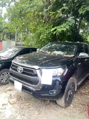 01 Xe Ô Tô Tải Pickup Cabin Kép ; Nhãn Hiệu: Toyota; Màu Sơn: Đen; Bks: 29h-464.64