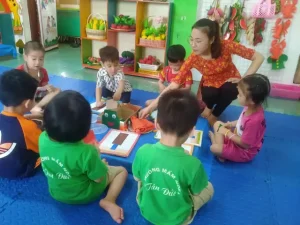 Giáo Án Thao Giảng. Chủ Đề: Giao Thông. Lĩnh Vực: Phát Triển Thẩm Mĩ Tên Hoạt Động: Xé Dán Đèn Giao Thông Độ Tuổi Của Trẻ: Mẫu Giáo 4 – 5 Tuổi