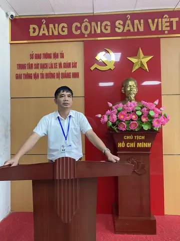 Phát Biểu Tại Buổi Lễ, Ông Nguyễn Văn Tứ, Đại Diện Trung Tâm Sát Hạch Lái Xe Và Giám Sát Giao Thông Vận Tải Đường Bộ Quảng Ninh, Nhấn Mạnh: “việc Đổi Mới Chương Trình Đào Tạo Là Bước Đi Quan Trọng Giúp Nâng Cao Trình Độ Chuyên Môn Của Đội Ngũ Quản Lý Và Nhân Viên Trong Ngành Vận Tải. Điều Này Không Chỉ Góp Phần Nâng Cao Chất Lượng Dịch Vụ Mà Còn Đảm Bảo An Toàn Giao Thông Và Tuân Thủ Đúng Các Quy Định Của Pháp Luật.