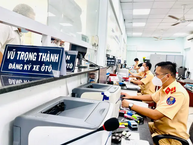 2. Nộp Hồ Sơ Lên Cơ Quan Có Thẩm Quyền (phòng Csgt)