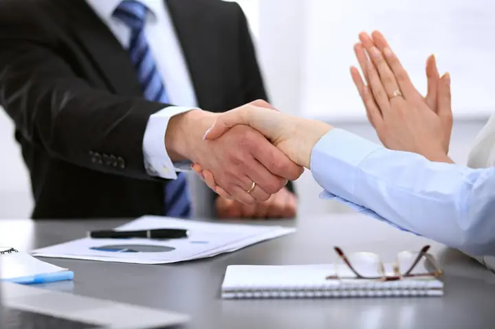 (lsvn) - Tôi Có Mua Một Chiếc Xe Ô Tô Tải 05 Tấn Nhưng Chưa Làm Thủ Tục Sang Tên. Khi Tôi Làm Thủ Tục Sang Tên Thì Nhận Được Thông Báo Từ Bên Clcơ Quan Chức Năng Là Xe Hiện Tại Vẫn Chưa Xóa Đăng Ký Thế Chấp. Vậy, Trong Trường Hợp Trên, Tôi Có Thể Nhận Ủy Quyền Từ Chủ Xe Cũ Để Thực Hiện Thủ Tục Xóa Đăng Ký Thế Chấp Xe Được Không? Trình Tự, Thủ Tục Như Thế Nào? Bạn Đọc L.h.k Hỏi.