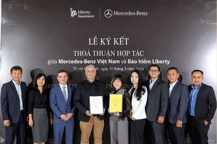 Ban Lãnh Đạo Của Bảo Hiểm Liberty Và Mercedes-benz Việt Nam Tại Lễ Ký Kết Thỏa Thuận Hợp Tác. Ban Lãnh Đạo Của Bảo Hiểm Liberty Và Mercedes-benz Việt Nam Tại Lễ Ký Kết Thỏa Thuận Hợp Tác.