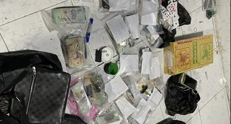 Phá Sòng Bạc Gần Nửa Tỷ Đồng Trong Bãi Giữ Xe Container