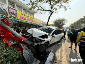 Hai Xe Ô Tô Húc Văng Sau Va Chạm: Phân Tích & Cách Phòng Tránh