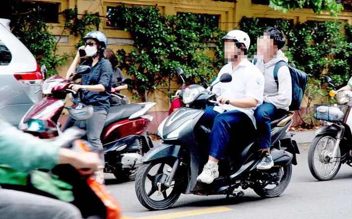 Cấm Xe Máy Vào Nội Đô: Phương Tiện Đi Làm Ăn Thì Cấm Có Dễ? - Ảnh 2.