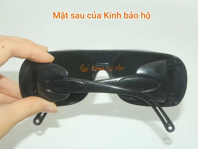 Kính Bảo Hộ Thợ Hàn Bằng Nhựa Đen Gt2321