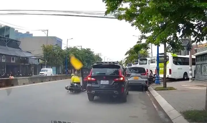 Lỗi Mở Cửa Xe Gây Tai Nạn – Hành Vi Này Nguy Hiểm Thế Nào?