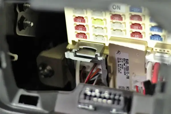 Cầu Chì Xe Ô Tô Là Gì?