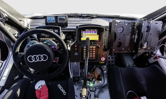 Khoang Lái Thực Của Audi Rs Q E-tron. Ảnh: Audi