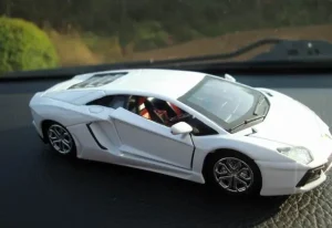 Mô Hình Xe Plymouth Gtx (fast And Furious 8)