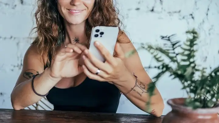 Cach Tuy Chinh Man Hinh Khoa Tren Iphone 14 Hoac Iphone 14 Pro Hinh Anh 1