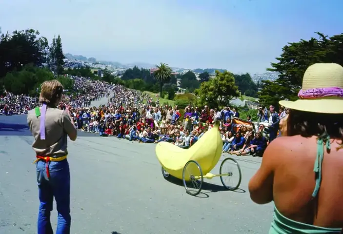 Cuộc Đua Trên Những Chiếc Xe Kỳ Lạ: Muôn Hình Vạn Trạng, Không Động Cơ, Lao Dốc Thót Tim - Ảnh 2.