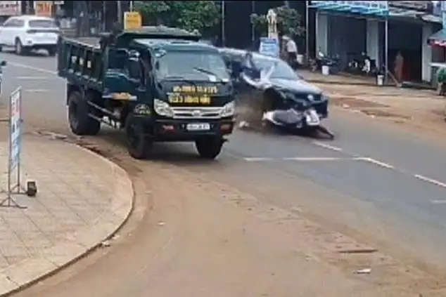 Bài Học Từ Hình Ảnh Tai Nạn Xe Ô Tô Không Tin Nổi