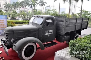 Chiếc Xe Tải Mang Biển Hiệu Cet1283 Do Đồng Chí Dương Quan Lựa, Trung Sỹ, Tiểu Đội Trưởng Thuộc Đại Đội 5, Tiểu Đoàn 964, Trung Đoàn 512, Lữ Đoàn Ô Tô Vận Tải 571, Đoàn 559 Lái Đưa Lực Lượng Đặc Công Và Trinh Sát Của Quân Đoàn Ii Thọc Sâu Đánh Chiếm Dinh Độc Lập Vào Hồi 11 Giờ 30 Phút Ngày 30/4/1975.