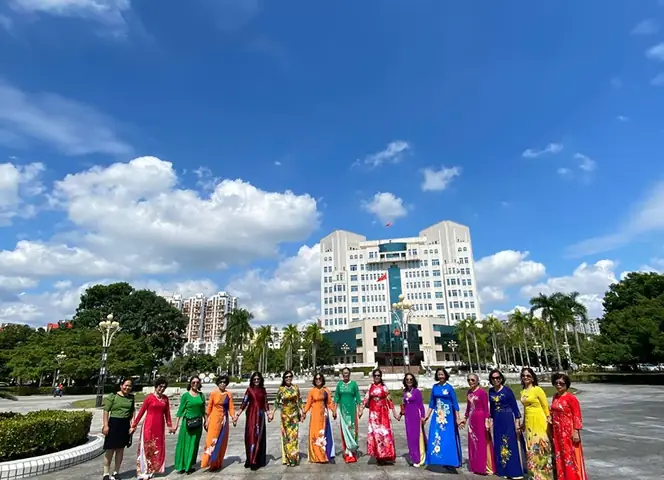 Hình Ảnh Xe Ô Tô Chạy Tour