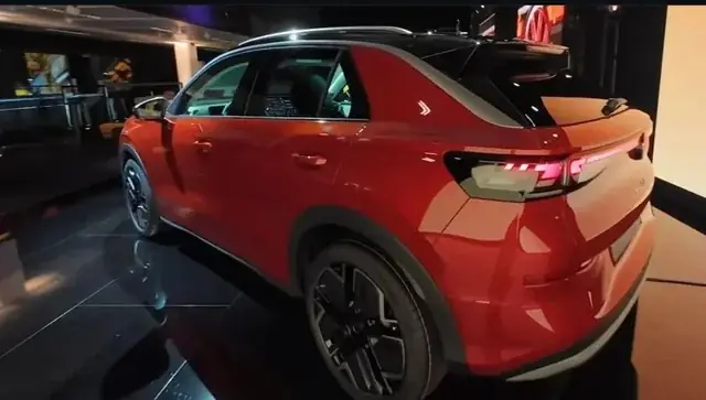 Ý Nghĩa Hình Ảnh Xe Ô Tô Có Người Ngồi Trong Và Cách Chụp