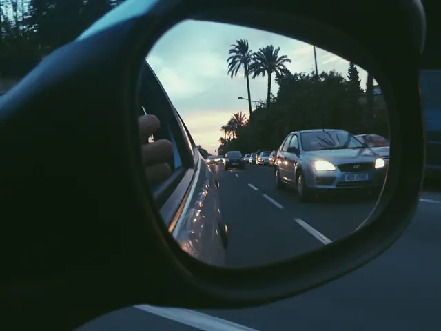 Vì Sao Bạn Muốn Tải Hình Ảnh Xe Ô Tô?