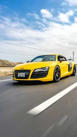 Hình Ảnh Oto Đẹp Đang Chạy Trên Đường