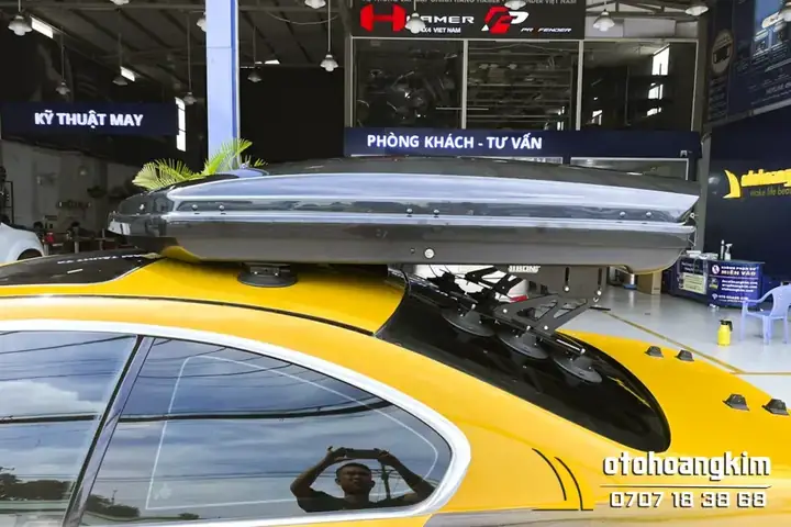 1. Hộp Đựng Đồ Trên Nóc Xe Ô Tô Là Gì?