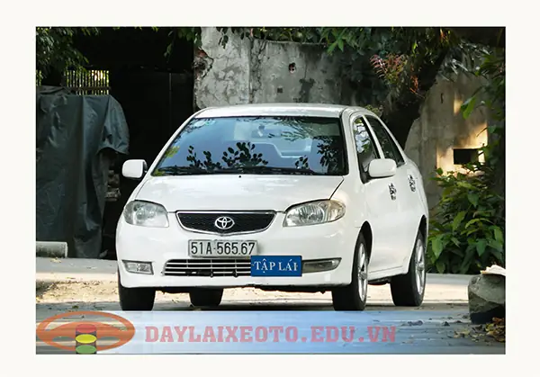 Hoc-lai-xe-oto-tai-tphcm-xe-trang