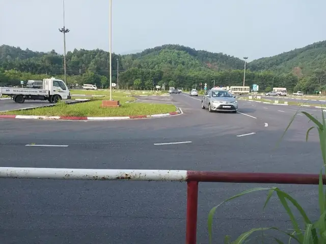 Học Lái Xe Ô Tô Hùng Vương Có Tốt Không? Review Chi Tiết