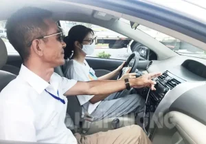 Hải Dương: Người Dân Đổ Xô Học Lái Ô Tô Số Tự Động