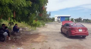 Thuê Trường Học Dạy Lý Thuyết Với Các Bài Giảng Là Những "mẹo" Làm Bài, Còn Sân Tập Thực Hành Là Sân Bê Tông Bong Tróc, Không Đảm Bảo Sa Hình, Kỹ Thuật.