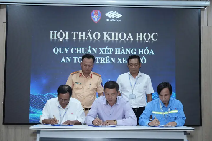 Phòng Csgt Công An Tp Hồ Chí Minh Tổ Chức Hội Thảo Khoa Học Về Quy Chuẩn Xếp Hàng Hóa An Toàn Trên Xe Ô Tô Tại Khu Vực 215/09/2025
