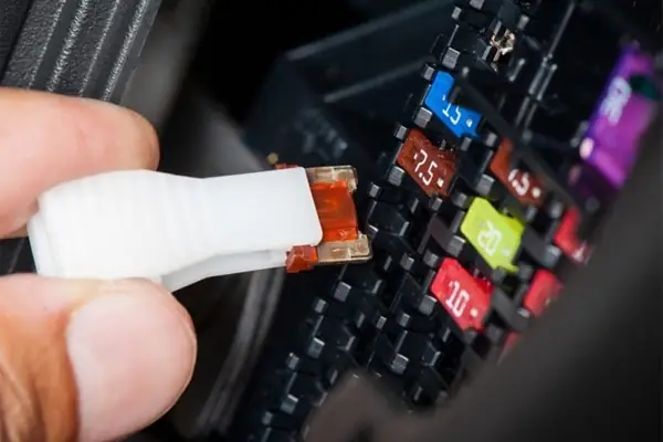 Chức Năng Của Bảng Cầu Chì Ô Tô