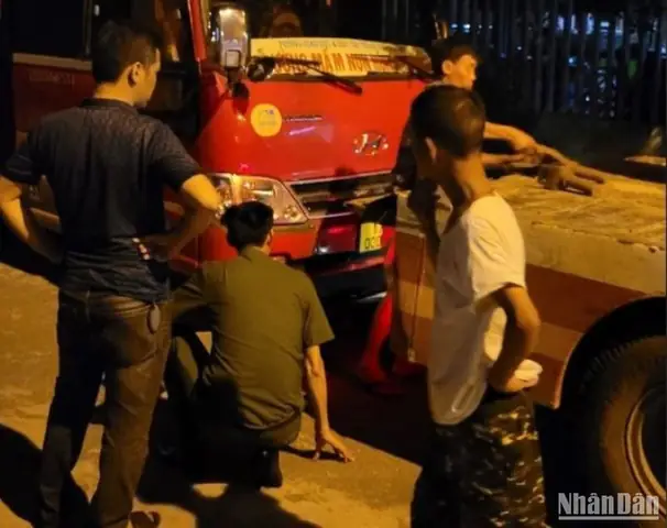 Cơ Quan Chức Năng Đang Khám Nghệm Hiện Trường Vụ Việc Cháu Bé Tử Vong Ngày 29/5 Vừa Qua Tại Xã Phú Xuân (thành Phố Thái Bình).