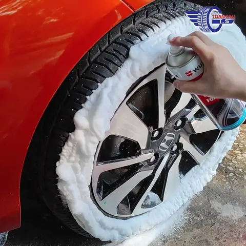 Bước 2: Rửa Sạch Lốp