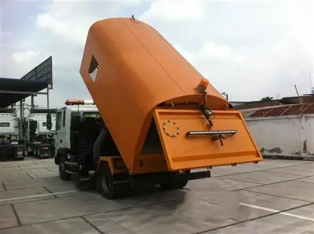 Xe Quét Rác Hút Bụi Đường 5 Khối Hyundai